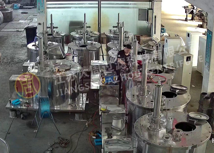 蘭州甘肅客客戶咨詢大周離心機(jī)廠的全自動(dòng)刮刀離心機(jī)